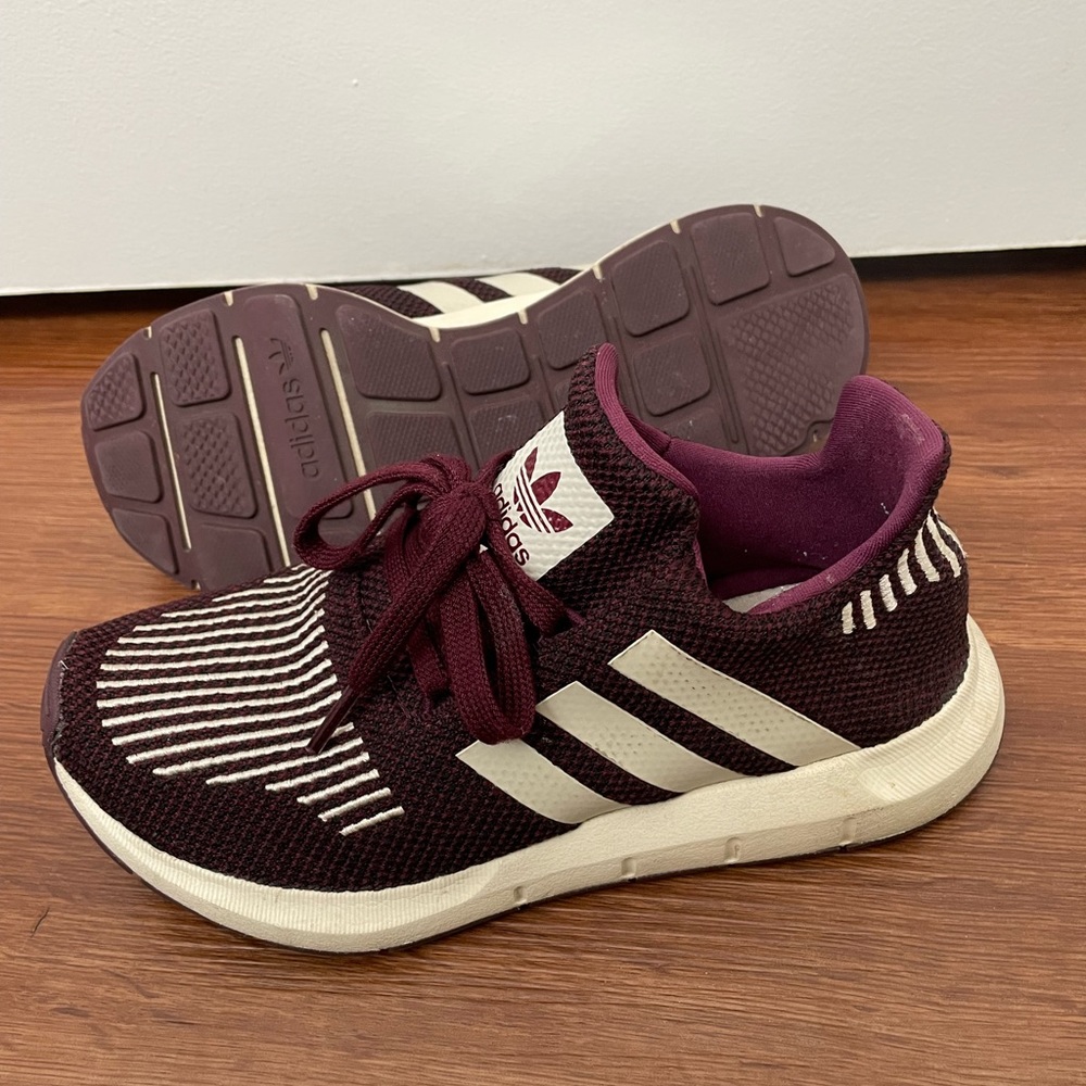 Adidas swift run burgundy